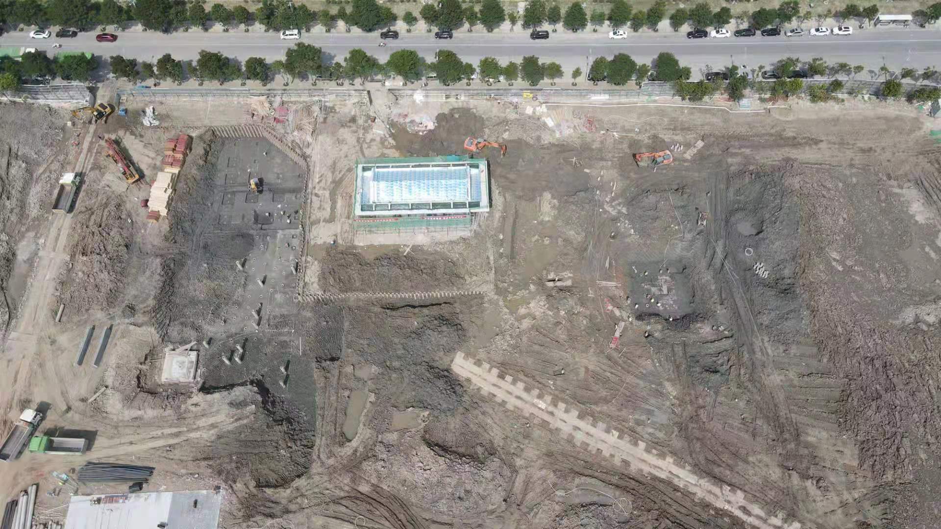 我們是一家集工業(yè)與民用建設(shè)、安裝、裝修裝飾、地基與基礎(chǔ)、大型土石方、市場(chǎng)開發(fā)為一體的施工總承包企業(yè)。